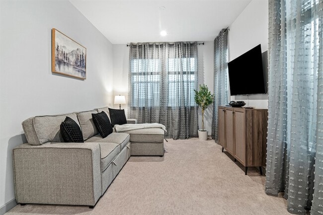 Photo - 829 Emile St