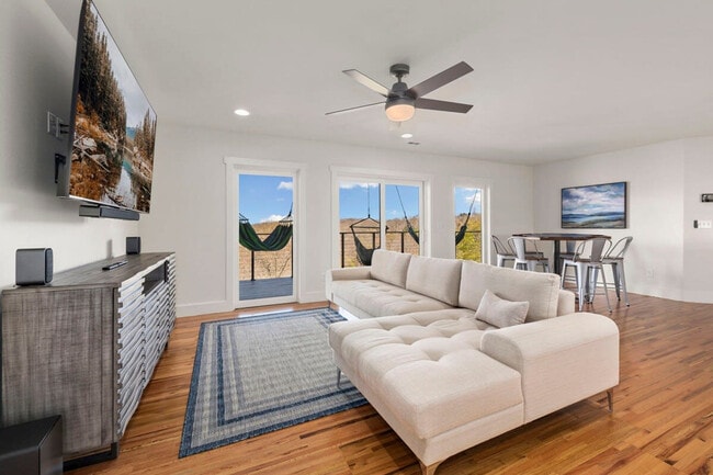 Building Photo - 9196 N Park Rd Unit ID1221902P