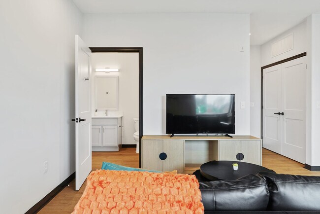 Photo - 423 E Michigan St Unit ID1026475P