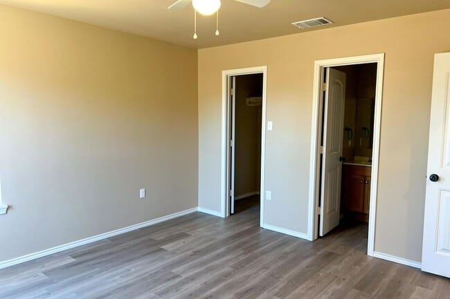 Photo - 3118 E Cornell St