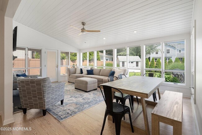 Photo - 1204 Holly Pl