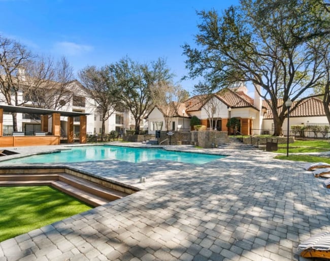 Building Photo - The Eagle at Lakewood