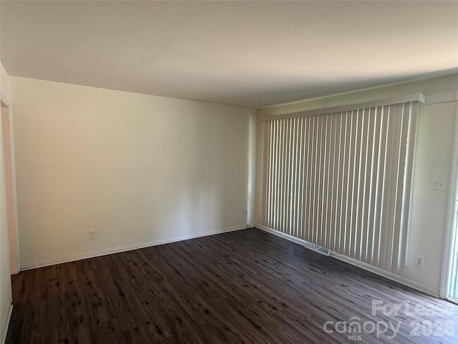 Photo - 544 Blendwood Dr