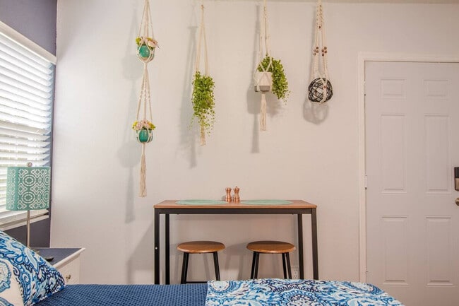 Photo - 2014 Newman St Unit ID1094203P