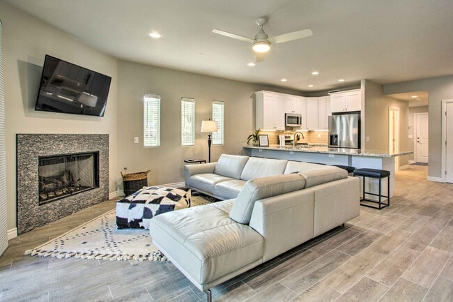 Building Photo - 6145 E Cave Creek Rd Unit SI ID1385813P