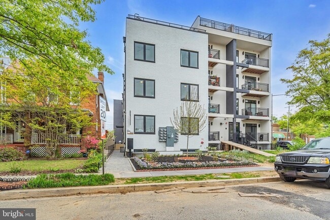 Building Photo - 1103 Fern St NW Unit 301