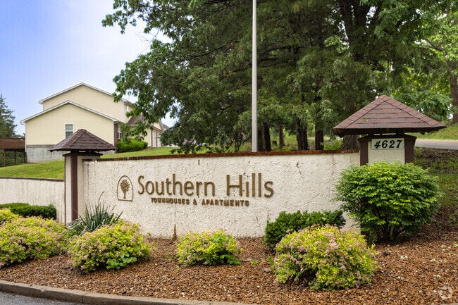Signage - Southern Hills Town Houses and Apartments