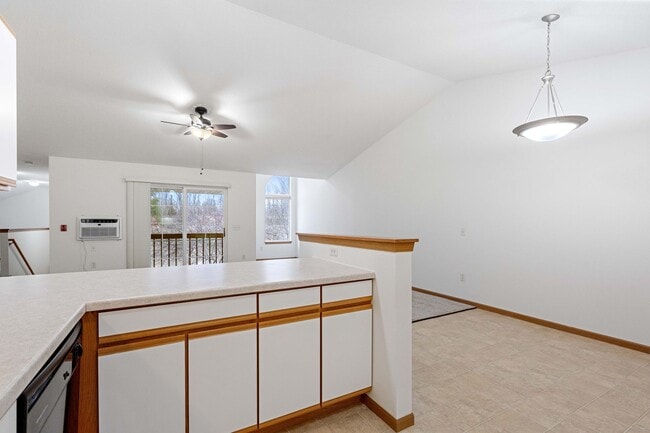 Photo - Oakridge Apartments