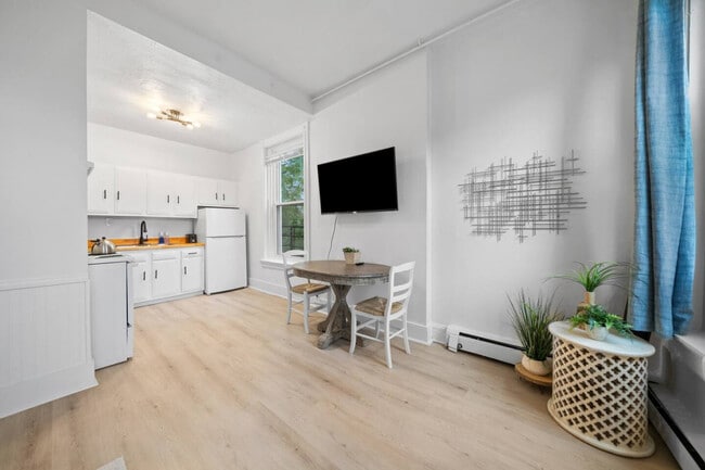 Photo - 242 Mccormick Pl Unit ID1056118P