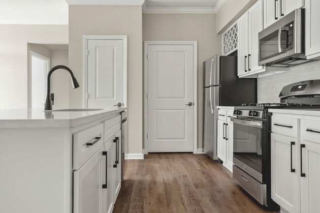 Building Photo - The Overlook at Quarry Hill