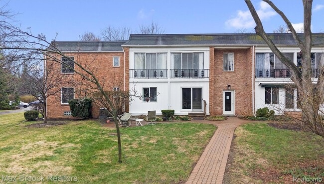 Photo - 1750 Tiverton Rd