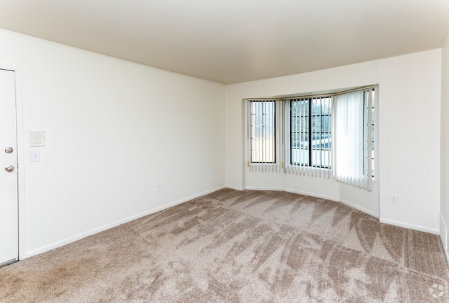 Photo - Ashton Pines