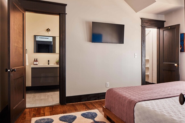 Photo - 1623 11th Pl S Unit ID1019276P