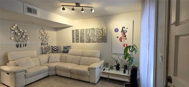 Photo - 1345 W 41st St Unit 6