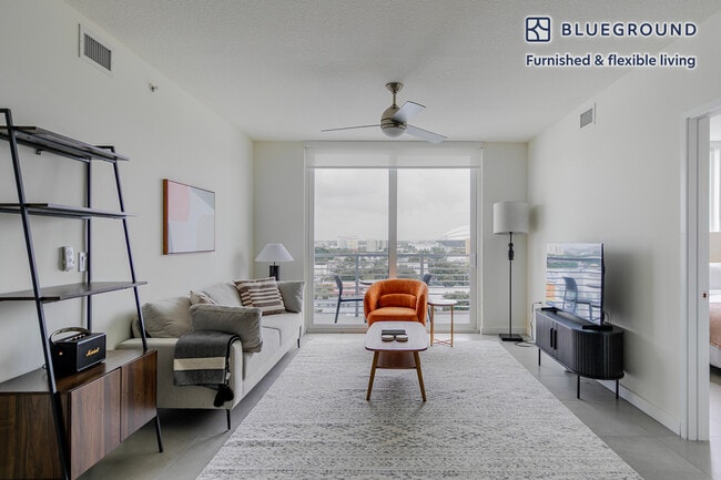 Building Photo - 729 NW 2nd St Unit FL10-ID154