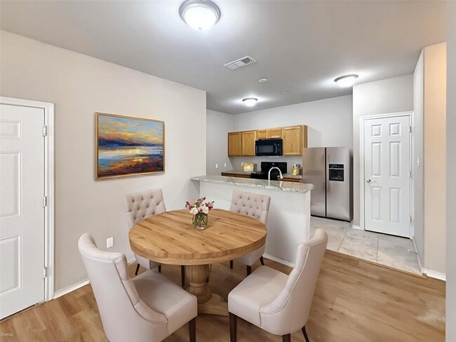 Photo - 512 E Hazelwood St Unit A