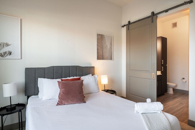 Photo - 555 N College Ave Unit ID1014598P