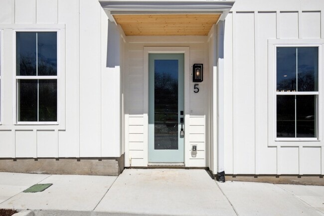 Photo - 908 Anderson Ln Unit 3