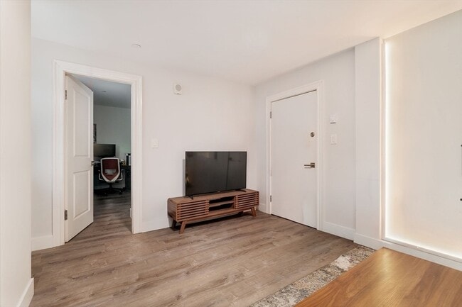 Photo - 81 Park Dr Unit B