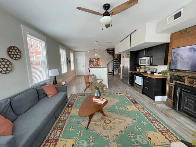 Building Photo - 216 E Liberty St Unit ID1056066P