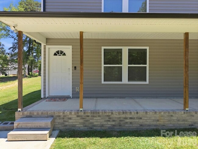 Photo - 1361 Ontario Dr