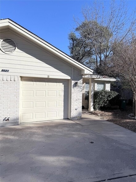 Photo - 8621 Talyne Chaise Cir Unit B