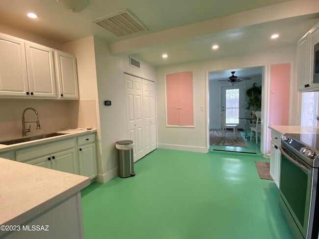 Photo - 2231 N Swan Rd