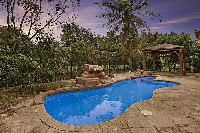 Photo - 748 Cresta Cir