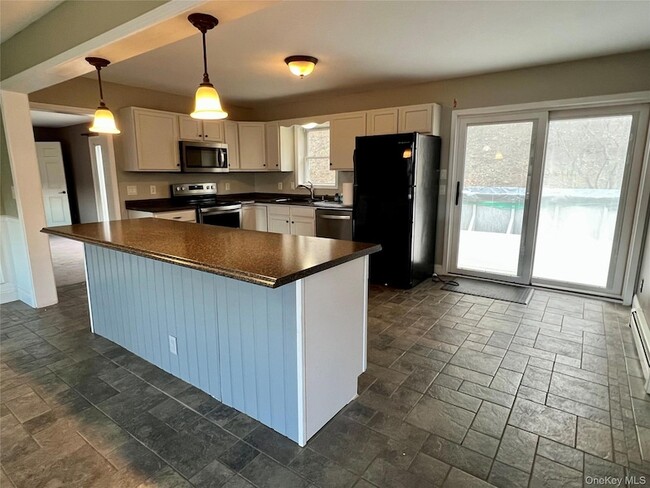 Photo - 492 Midland Lake Rd