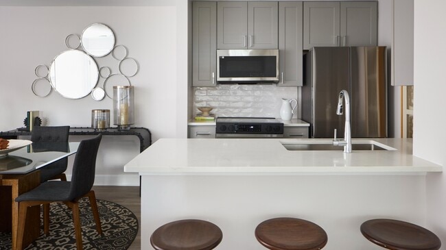 Photo - Lakeside Apartments