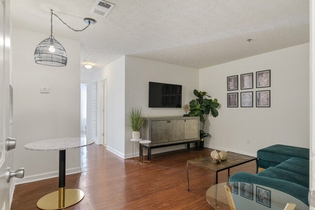 Photo - 1808 State St Unit 307