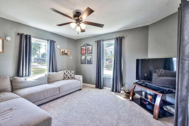 Photo - 200 S Williams St