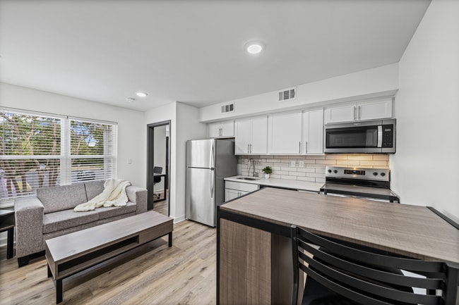 4-240.jpg - 240 Flats