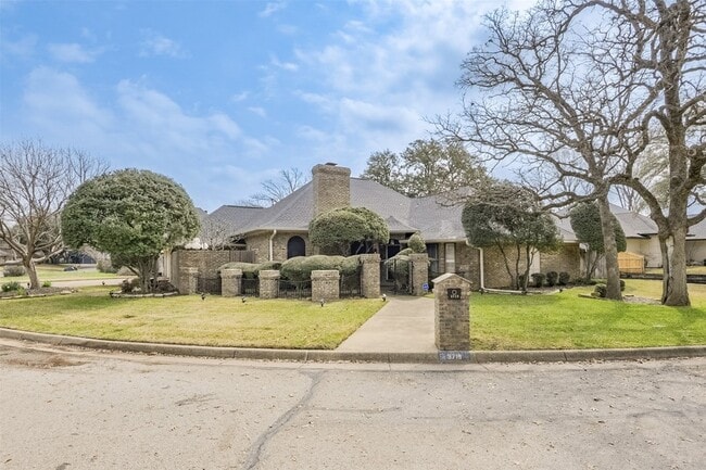 Building Photo - 3719 Danbury Dr