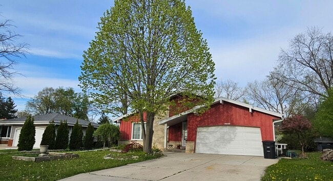 Building Photo - 5646 S 45th St
