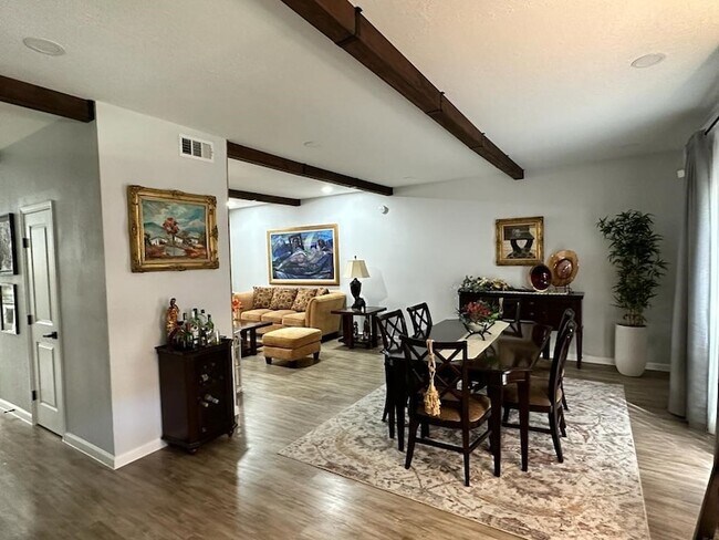 Photo - 840 Threadneedle St Unit 199