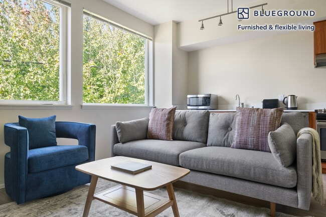 Building Photo - 4302 7th Ave NE Unit FL3-ID912