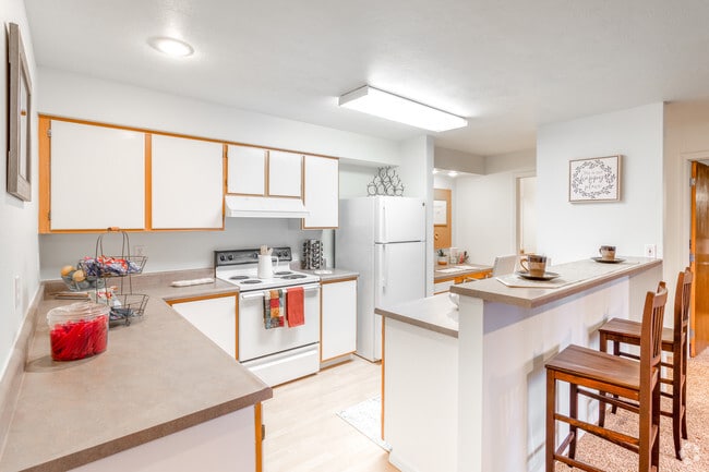 2BR, 1BA - 902 SF - The Whimsical Pig
