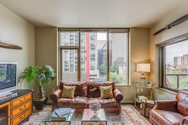 Building Photo - 2101 6th Ave Unit SI ID1506175P