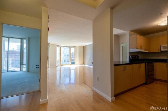 Photo - 88 King St Unit 606