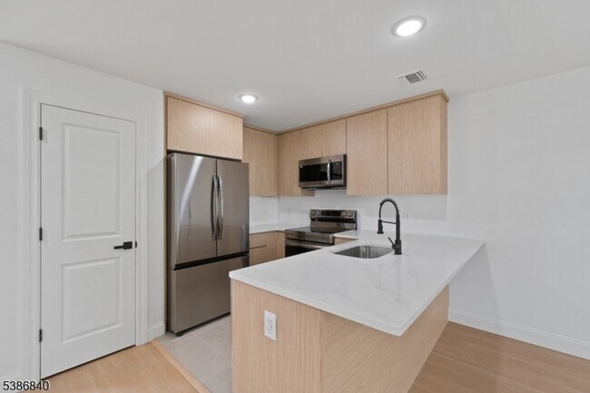 Photo - 7 Montclair Ave