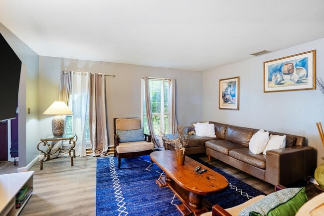 Photo - 247 Strawridge Rd Unit ID1295131P