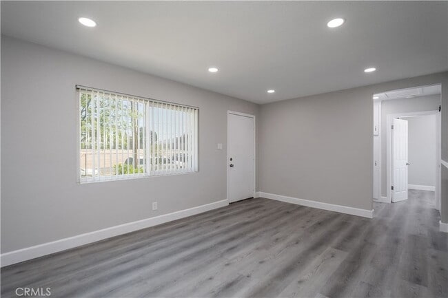 Photo - 3630 Russell St