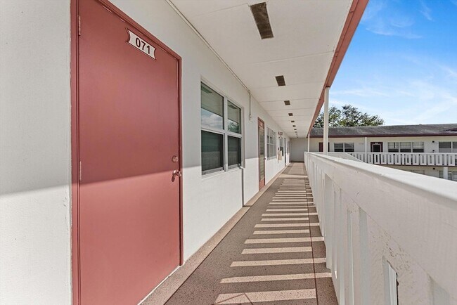 Photo - 71 Fanshaw B