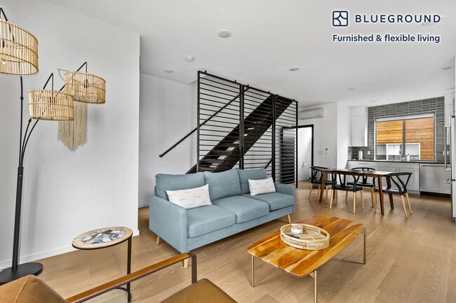 Photo - 210 20th Ave S