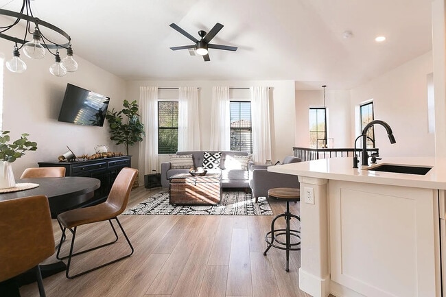 Interior Photo - 156 W Laurel Ct