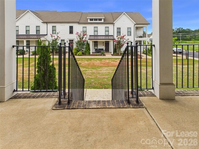 Photo - 10163 Meeting House Dr NW