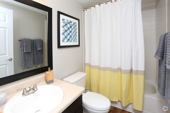 Bathroom | Louisville Apartments | Crescent Centre Apartments - Crescent Centre Apartments & Townhomes