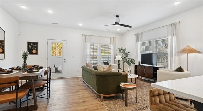 Photo - 100 Griffin St