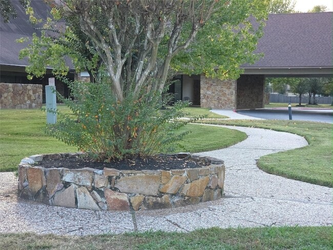 Photo - 427 Vane Way